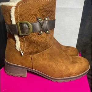 Woman’s Sonoma Boots Sz 9